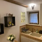 Pietre Antiche St John Nyaraló